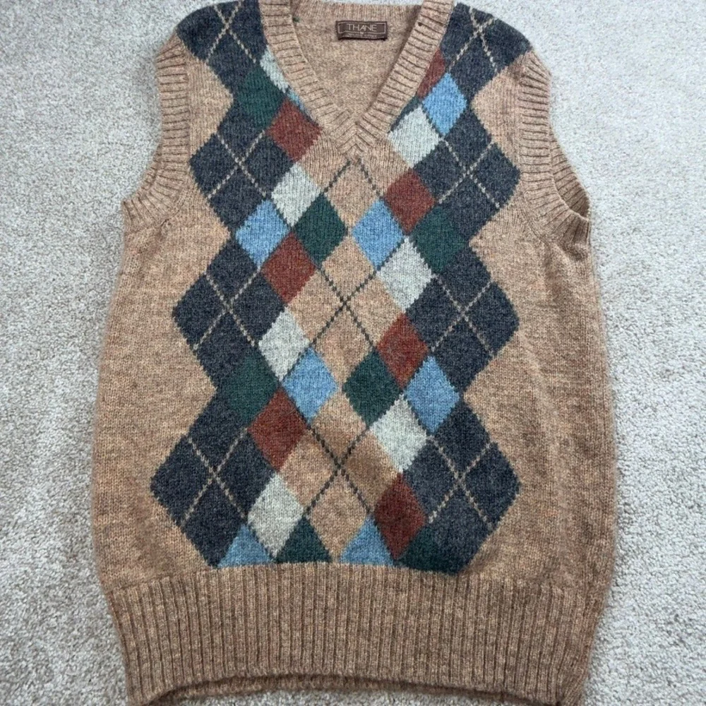 Thane Mens Vintage Shetland Wool Argyle Sweater Vest Tan Brown V-Neck Medium